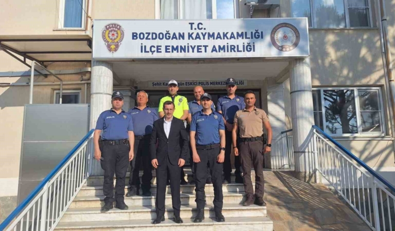 kaymakam-polat-bayram-mesaisindeki-personeli-yalniz-birakmadi-sC9ulunY.jpg