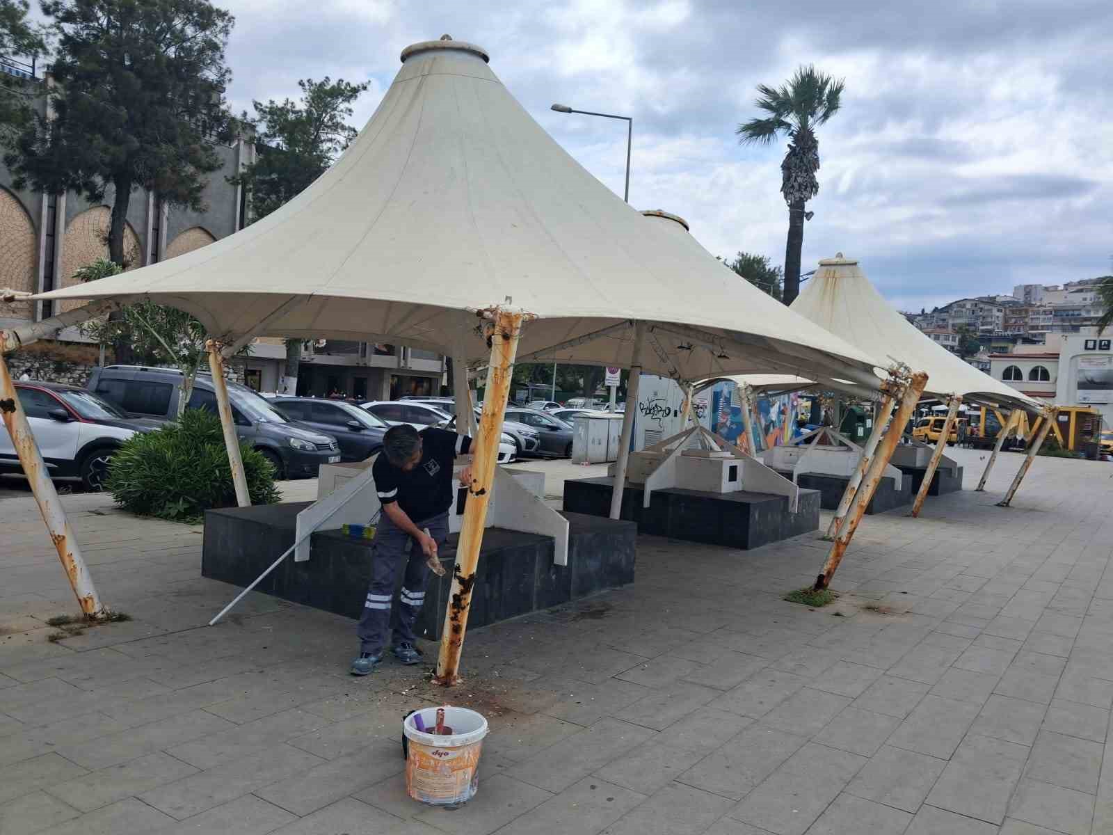 kusadasinda-bakim-ve-onarim-calismalari-hiz-kesmiyor-7dRpUfUN.jpg