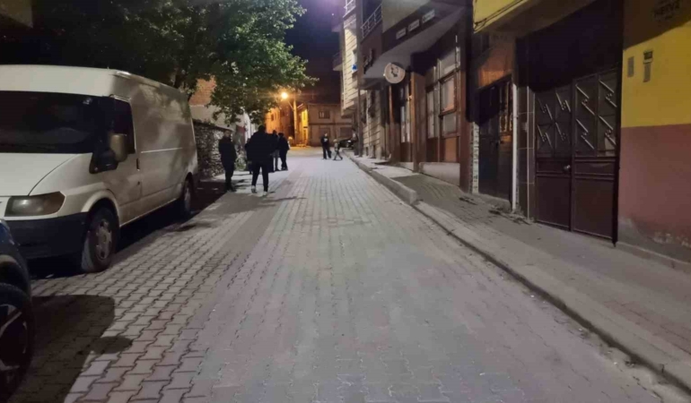 kutahya-domanicte-gece-yarisi-pes-pese-iki-deprem-meydana-geldi-hSJ8fs4r.jpg