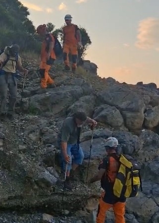 mahsur-kalan-2-kisi-3-saatlik-calismayla-kurtarildi-44K884bn.jpg
