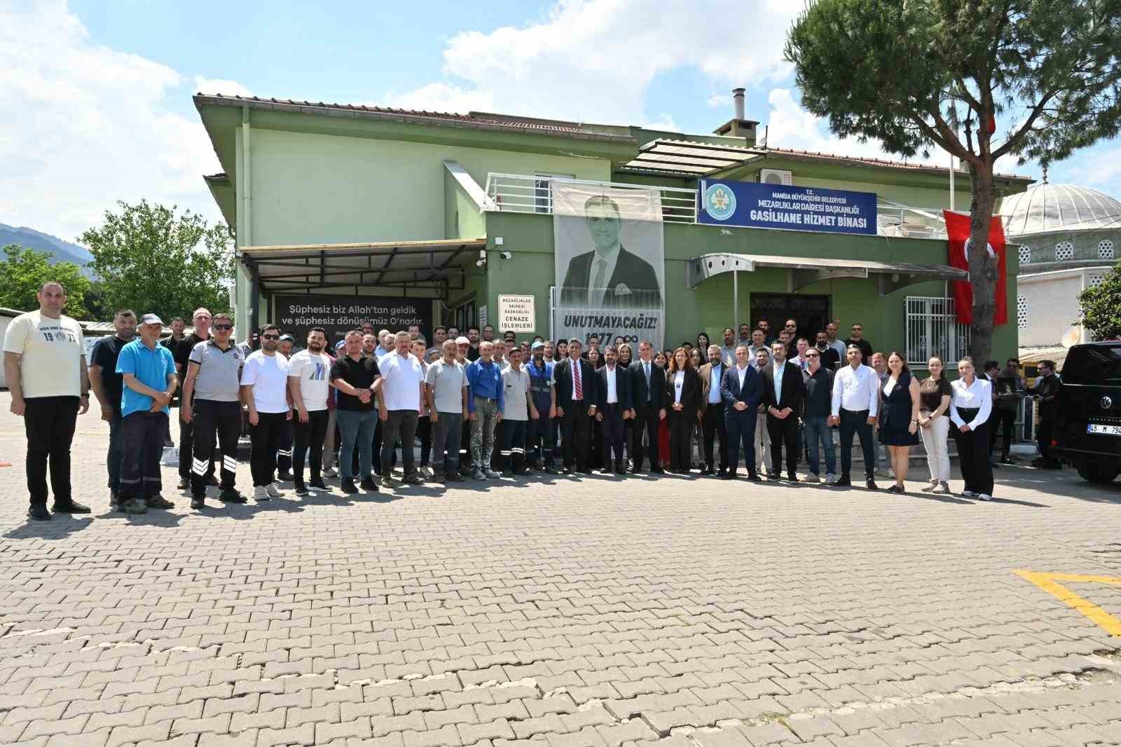 manisa-buyuksehir-yonetimi-personelle-bayramlasti-lmlicUQm.jpg
