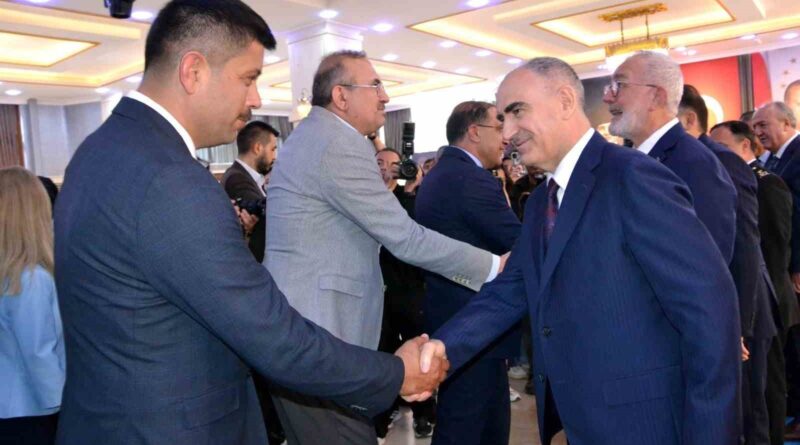 Manisa protokolü bayramlaştı Manisa protokolü bayramlaştı