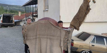 manisada-135-yillik-kukla-deve-gelenegi-yasatiliyor-4CEUV61i.jpg
