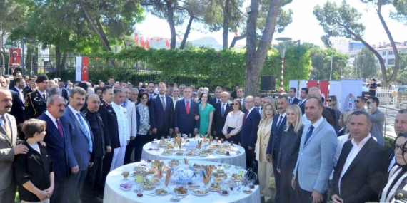 mugla-valiligi-bahcesinde-geleneksel-bayramlasma-toreni-duzenlendi-bbhp7Bxe.jpg
