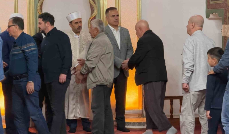 mugla-valisi-akbiyik-vatandaslarla-bayramlasti-VL7KV2UU.jpg