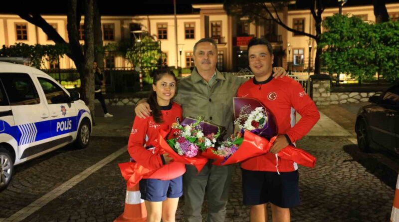 Muğla’da şampiyonlara görkemli karşılama Muğla’da şampiyonlara görkemli karşılama