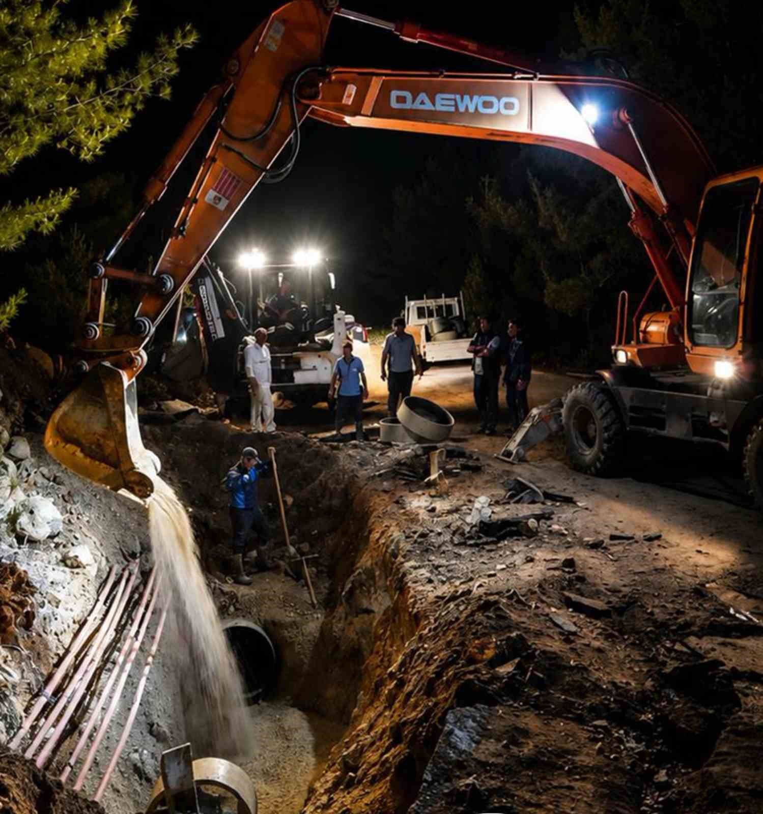 muski-ekiplerinden-torbadaki-su-isale-hatti-patlamasina-gece-mudahalesi-4rDwUNh1.jpg