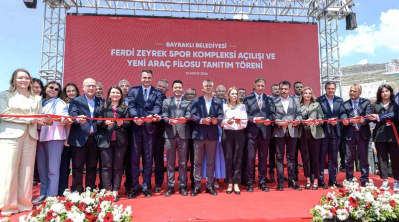 Özgür Özel, İzmir’de Ferdi Zeyrek Spor Kompleksi’nin açılışına katıldı
