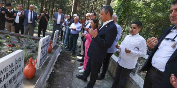 ozgur-ozel-manisada-sehitlik-ve-ferdi-zeyrekin-mezarini-ziyaret-etti-ukQGLv3h.jpg