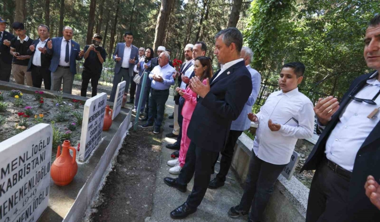 ozgur-ozel-manisada-sehitlik-ve-ferdi-zeyrekin-mezarini-ziyaret-etti-ukQGLv3h.jpg