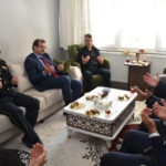 salihli-kaymakami-guldogandan-sehit-ailesine-bayram-ziyareti-csqdxeRa.jpg
