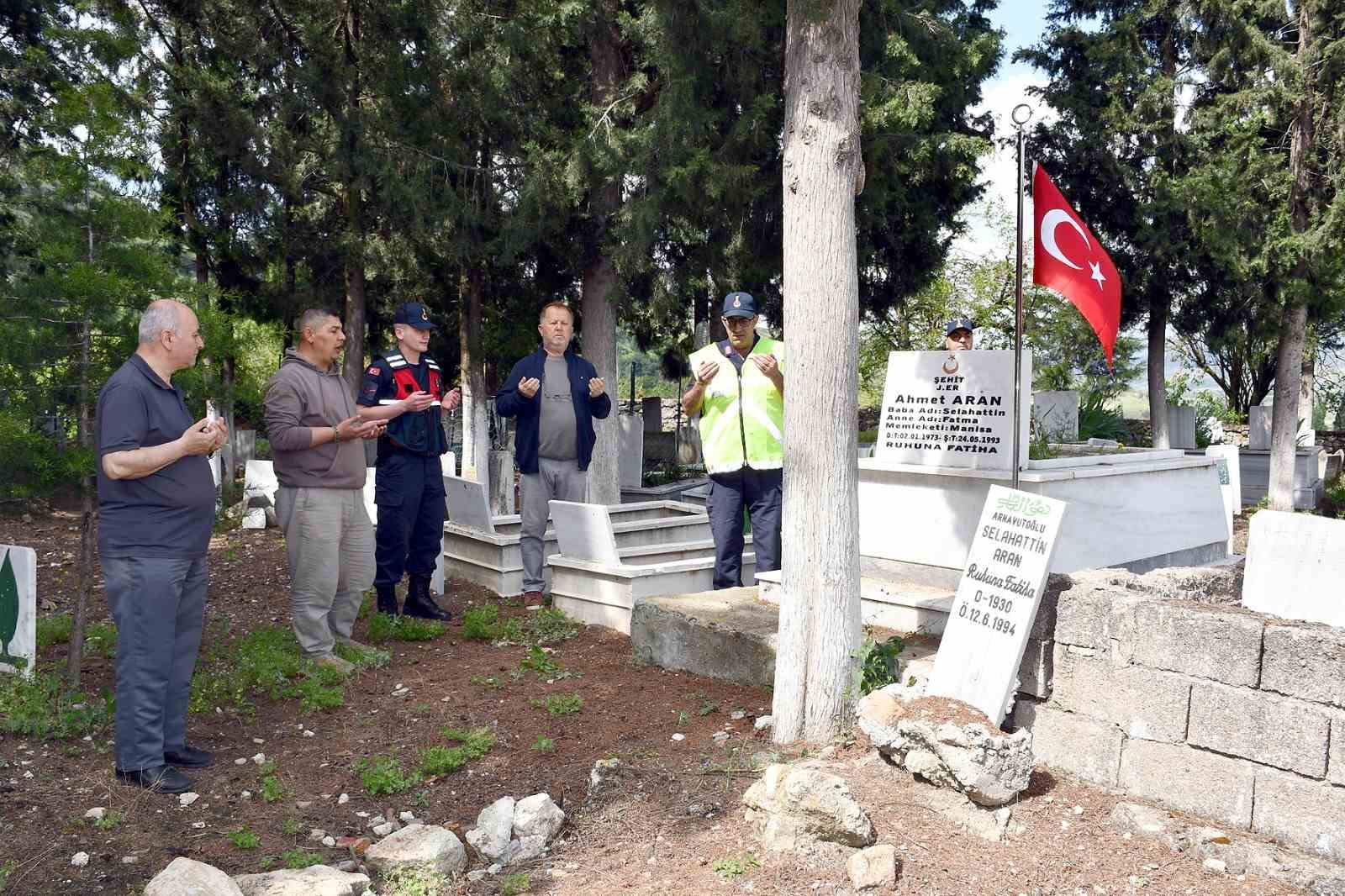 sehit-jer-ahmet-aran-kabri-basinda-anildi-dfdMQWl9.jpg