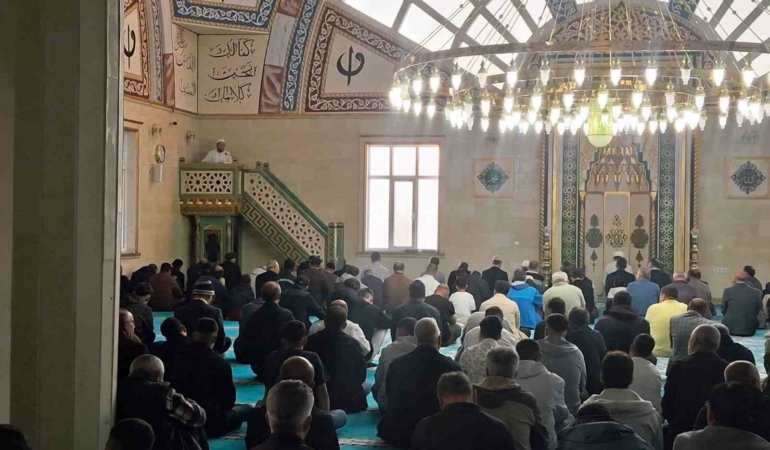 selendide-bayram-namazinda-camiler-doldu-54GlZujF.jpg