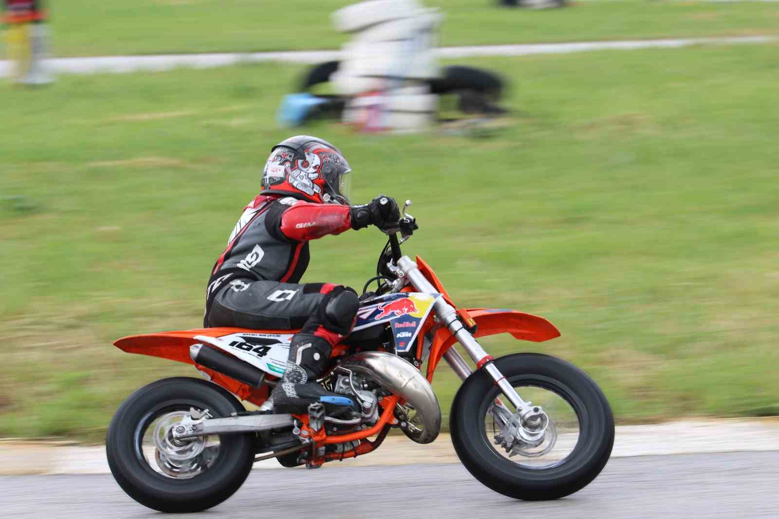 supermoto-ve-motomini-heyecani-usakta-basladi-TCKfuVB5.jpg