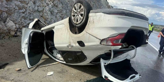 takla-atip-refuje-giren-otomobilde-4-kisi-yaralandi-RWSAsaPk.jpg