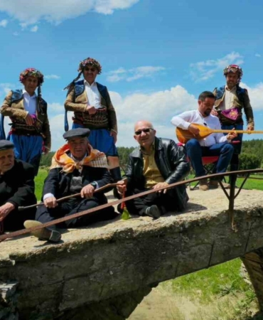 tarihi-mekanlarda-zeybek-coskusu-yasandi-YBymrtnb.jpg