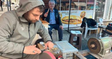Tavşanlı’da kurbanlık bıçak ve satırlar bilenmeye başladı