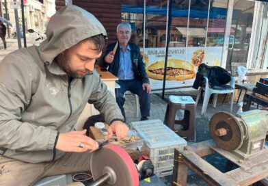 Tavşanlı’da kurbanlık bıçak ve satırlar bilenmeye başladı