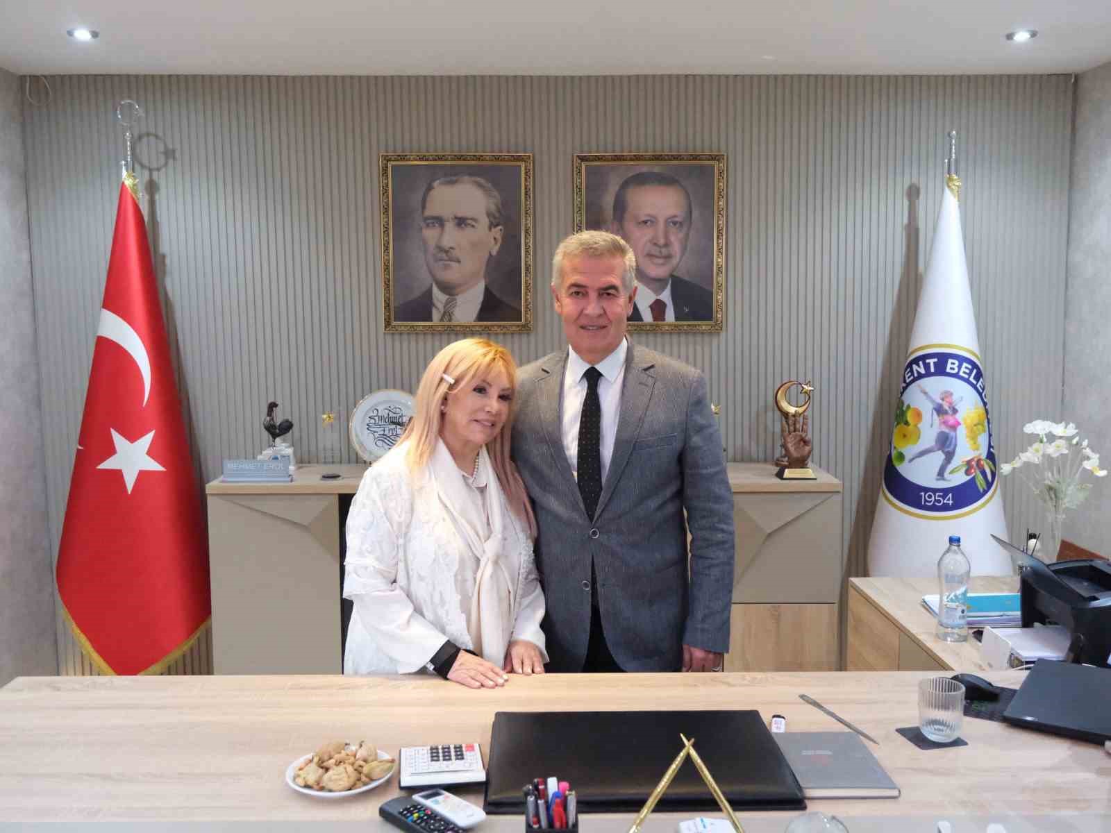 turk-halk-muziginin-usta-ismi-buharkentte-agirlandi-uSBGfBts.jpg