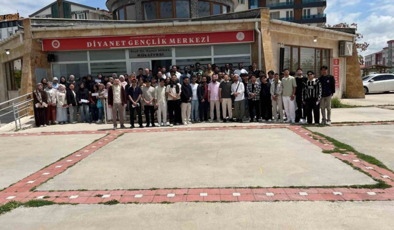 uluslararasi-ogrencilerle-yurek-isitan-bayramlasma-cDOXaSvS.jpg