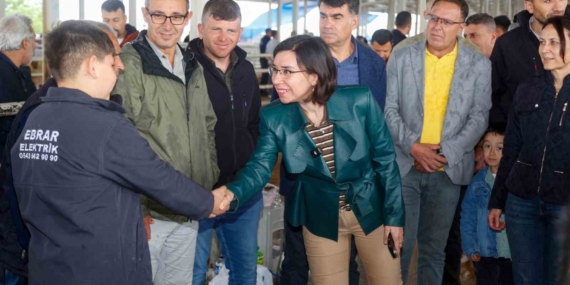 usak-belediye-baskan-vekili-ozkandan-hayvan-pazarina-bayram-ziyareti-TfZfcT3k.jpg