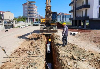 Uşak’ta kilit parke ve altyapı çalışmaları hız kesmeden sürüyor