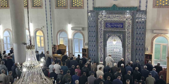 usakta-kurban-bayrami-namazi-kilindi-SbncTrt8.jpg