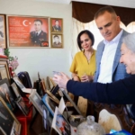 vali-akbiyik-sehit-binbasi-kivanc-cesurun-ailesini-ziyaret-etti-9PVsHrxy.jpg