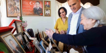 vali-akbiyik-sehit-binbasi-kivanc-cesurun-ailesini-ziyaret-etti-9PVsHrxy.jpg
