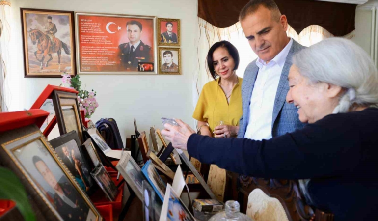 vali-akbiyik-sehit-binbasi-kivanc-cesurun-ailesini-ziyaret-etti-9PVsHrxy.jpg