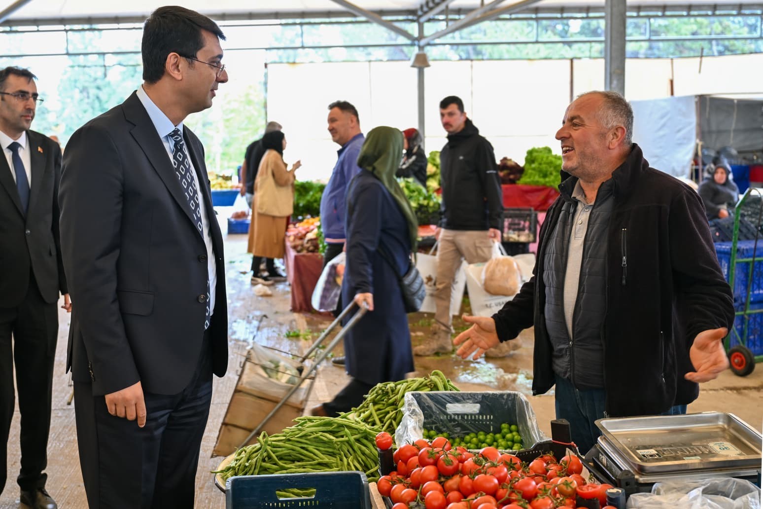 vali-kartal-sigorta-semt-pazarini-ziyaret-etti-XpbX4CgJ.jpg