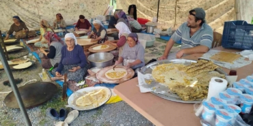 yunus-pinari-mezarliginda-geleneksel-bayram-bulusmasi-jPyDgvuV.jpg