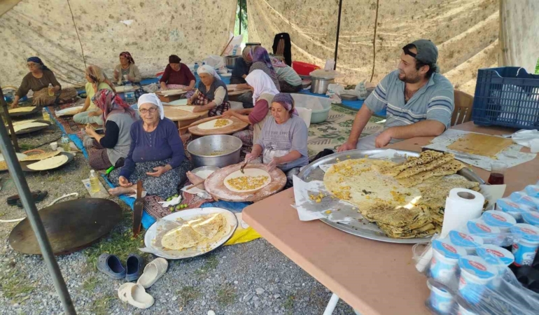 yunus-pinari-mezarliginda-geleneksel-bayram-bulusmasi-jPyDgvuV.jpg