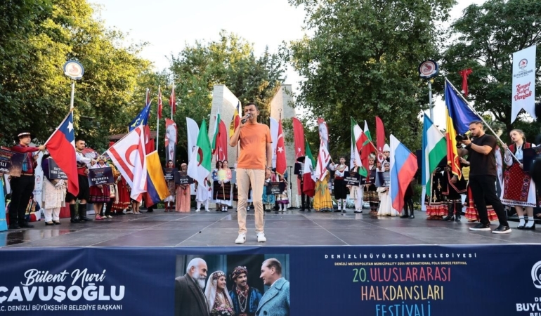 20-uluslararasi-halk-danslari-festivali-kortejle-basladi-Mhy6GRi4.jpg