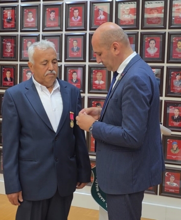 40-yil-sonra-gazilik-unvani-kazandi-4JJl2KWn.jpg