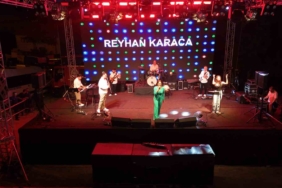 48-geleneksel-honaz-kiraz-festivalinde-reyhan-karaca-ruzgari-HLWcL6D2.jpg
