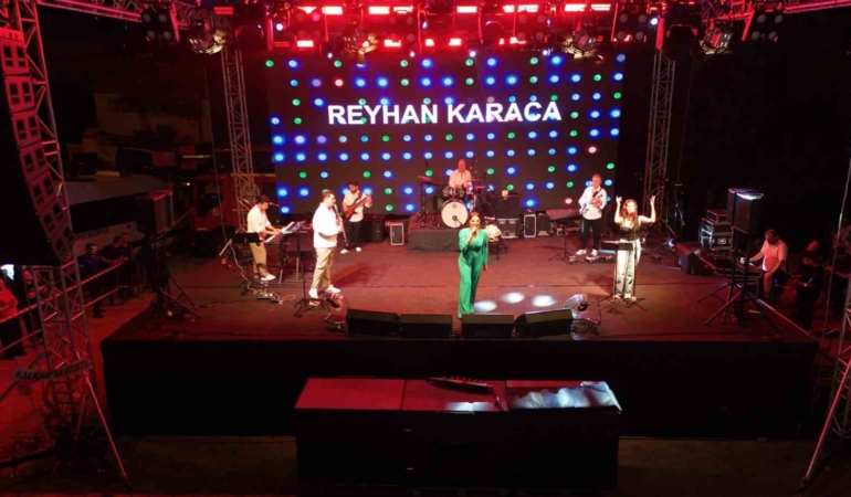48-geleneksel-honaz-kiraz-festivalinde-reyhan-karaca-ruzgari-HLWcL6D2.jpg