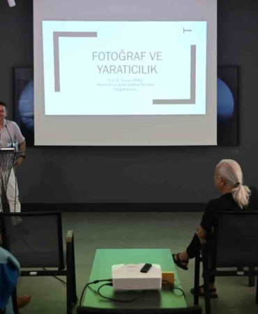 ada-modernde-fotograf-sanati-farkli-yonleriyle-mercek-altina-alindi-QEZKWFtM.jpg