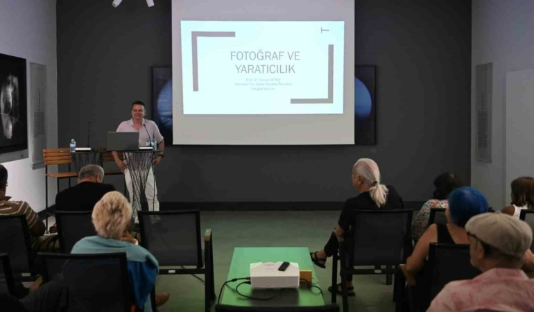 ada-modernde-fotograf-sanati-farkli-yonleriyle-mercek-altina-alindi-QEZKWFtM.jpg