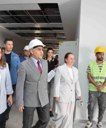 adu-rektoru-kent-devam-eden-calismalari-inceledi-VT71HQy7.jpg