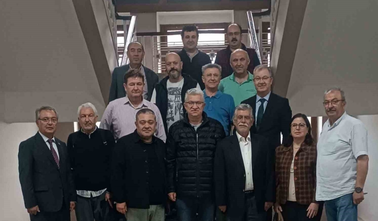 afyon-lisesi-mezunlari-dernegi-ilk-kongresini-yapti-qDipWr99.jpg