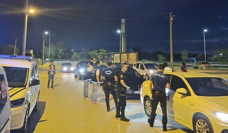afyonkarahisar-polisinden-asayis-ve-trafik-denetimi-MdzA29J6.jpg