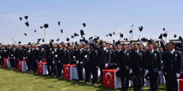 afyonkarahisar-pomemde-32-donem-mezuniyet-heyecani-6COGyBie.jpg