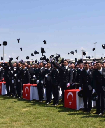 afyonkarahisar-pomemde-32-donem-mezuniyet-heyecani-6COGyBie.jpg