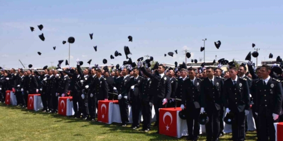 afyonkarahisar-pomemde-32-donem-mezuniyet-heyecani-6COGyBie.jpg