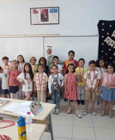 afyonkarahisarda-143-bin-ogrenci-yaz-tatiline-girdi-827DiAcy.jpg