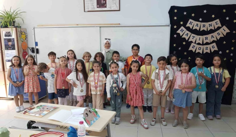afyonkarahisarda-143-bin-ogrenci-yaz-tatiline-girdi-827DiAcy.jpg
