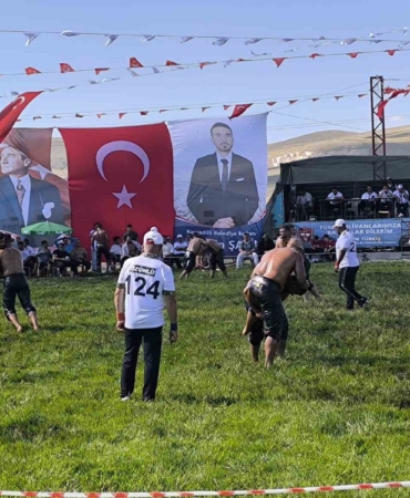 afyonkarahisarda-ata-sporu-coskusu-pehlivanlar-er-meydanina-cikti-OfcxOTQb.jpg