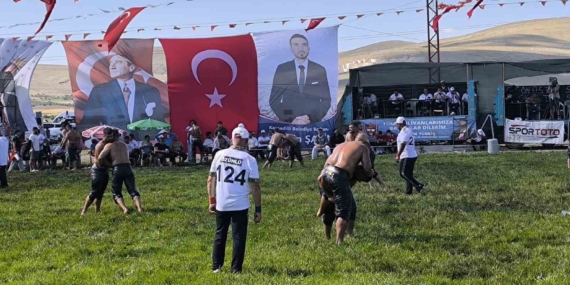 afyonkarahisarda-ata-sporu-coskusu-pehlivanlar-er-meydanina-cikti-OfcxOTQb.jpg