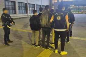 afyonkarahisarda-gocmen-kacakciligi-operasyonunda-8-duzensiz-gocmen-yakalandi-wWspST2V.jpg